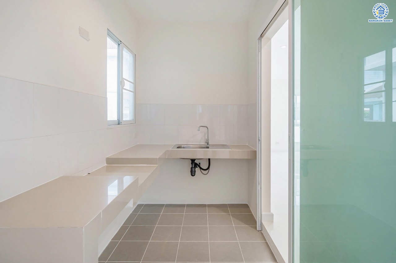 บ้านมือสองตกแต่งใหม่ โครงการ เพอร์เฟคพาร์ค วัดพระนอน จากแบรนด์ Property Perfect เนื้อที่ 56.3 ตร.ว. ฟังก์ชันจัดเต็ม 3 ห้องนอน 3 ห้องน้ำ 2 ที่จอดรถ พร้อม Facilities ครบครัน บนทำเลเชื่อมต่อถนนกาญจนาฯ ใกล้ทางด่วน ศรีรัช-วงแหวนฯ เซ็นทรัลเวสต์เกต และรถไฟฟ้าสายสีม่วง "สถานีตลาดบางใหญ่"